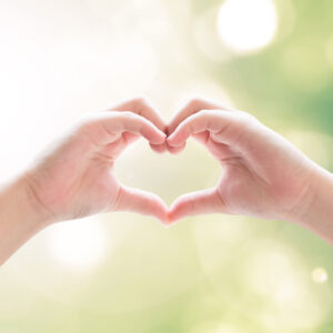 Händer zum Herz geformt. Bildquelle: shutterstock_754546567