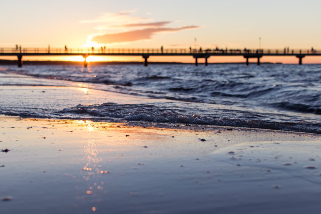 Sonnenaufgang in Mecklenburg-Vorpommern am Strand - Foto von David Paschke auf Unsplash