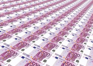 Mehrere Stapel von 500 Euro Scheinen
